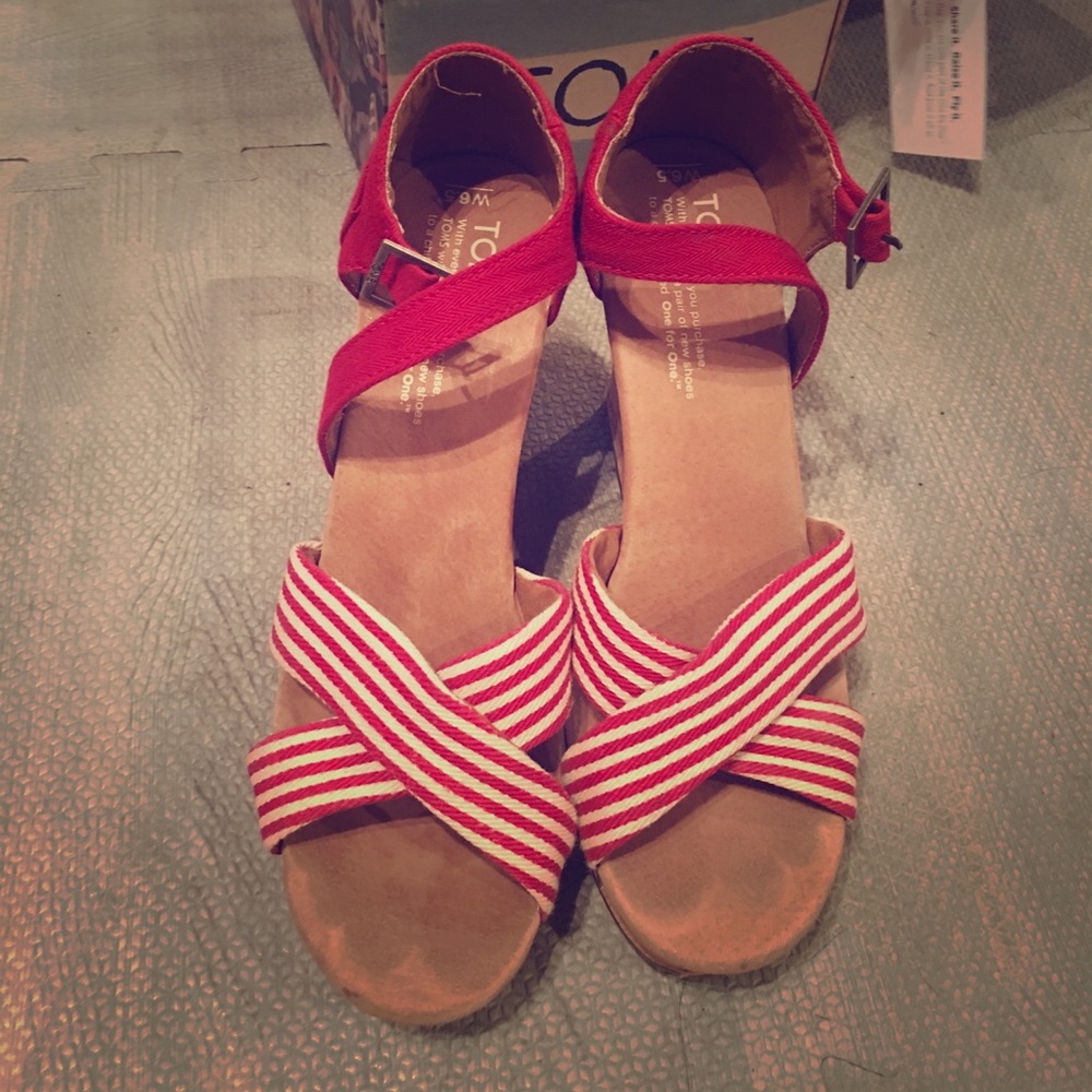 TOMS wedges!!